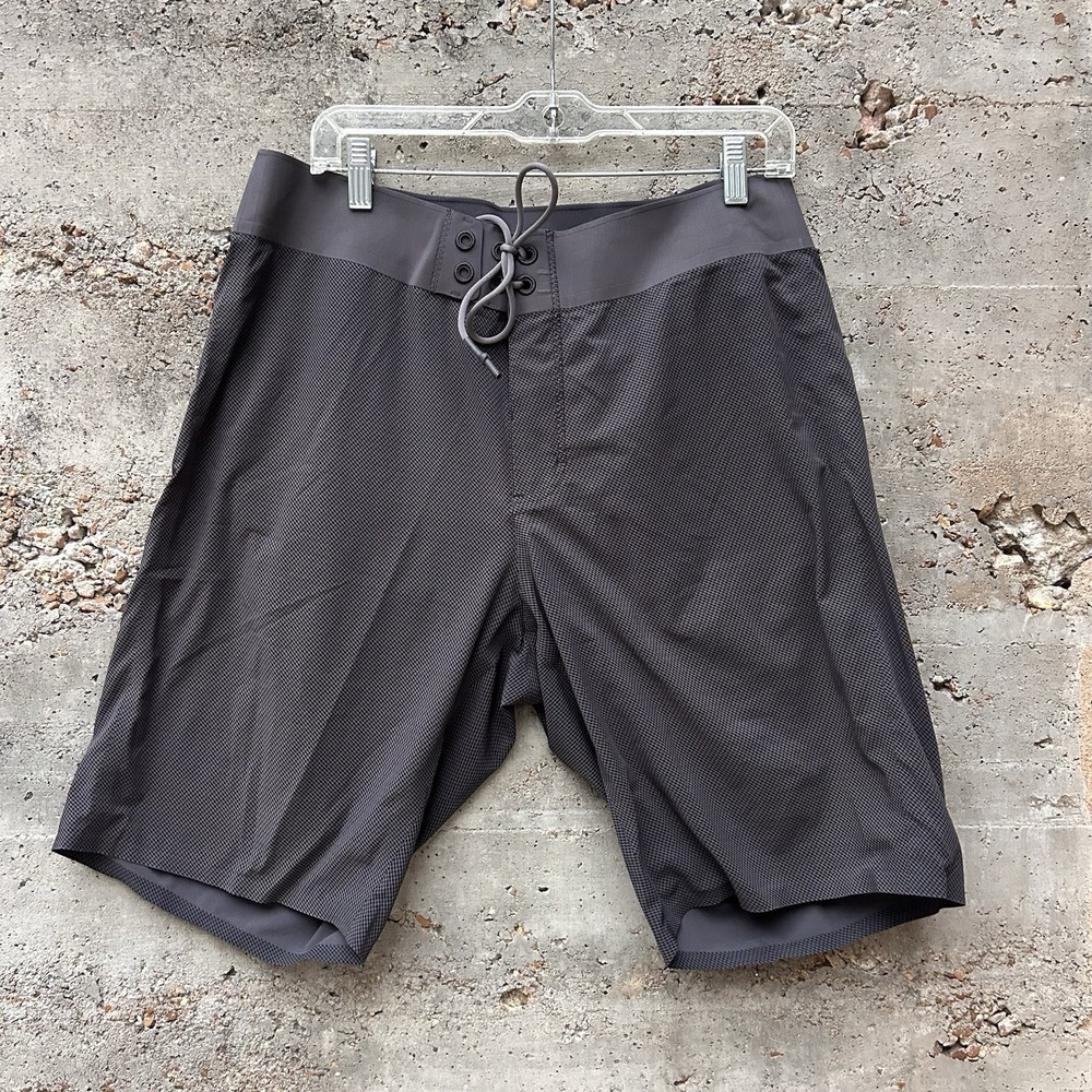 Lululemon Shorts Mens 34 XL Gray Board Swim Trunks Drawstring Zip Pocket